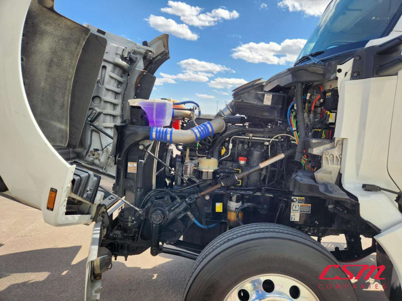 Drivers side engine for this 2022 Kenworth T880 (Stock number: UNJ471037)