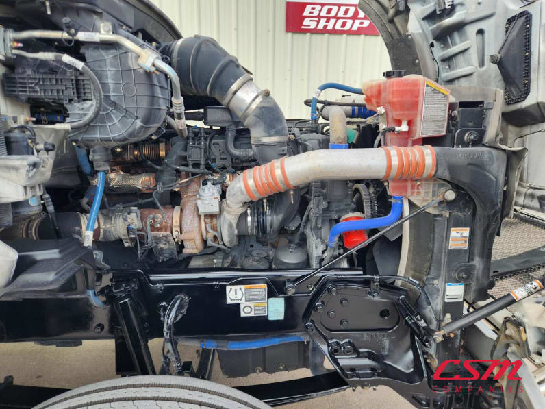 Passenger side engine for this 2022 Kenworth T880 (Stock number: UNJ471038)