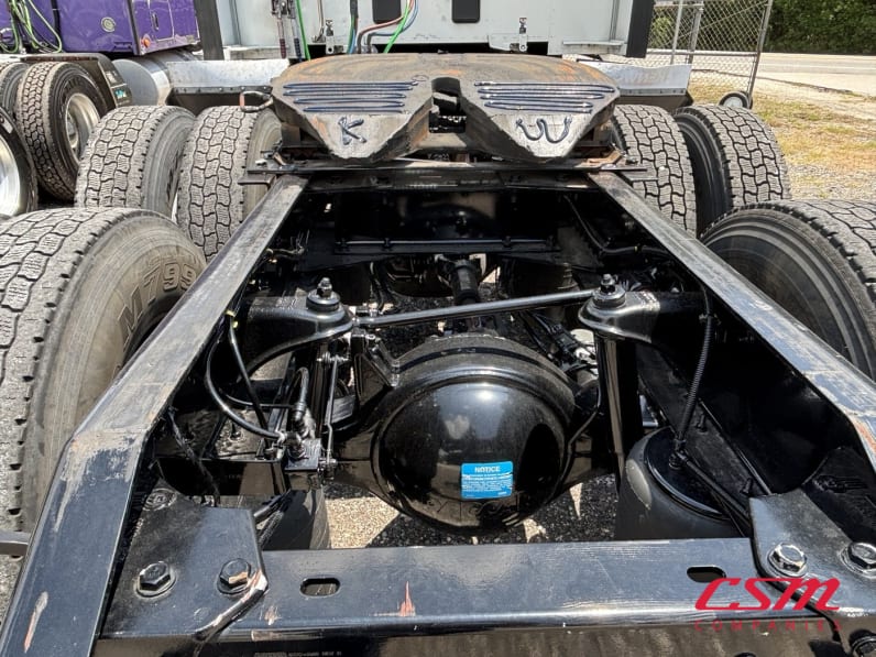 Center rear frame for this 2022 Kenworth T680 (Stock number: UNJ477962)