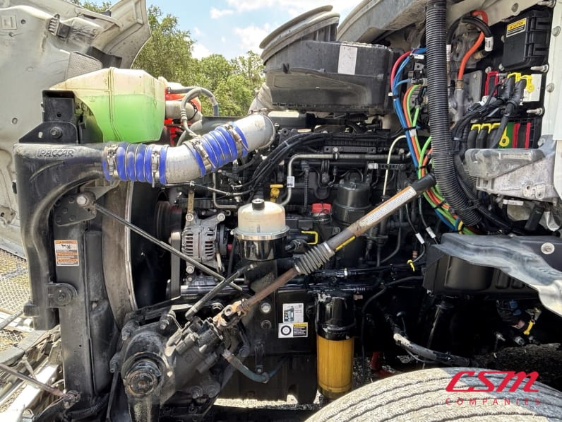 Drivers side engine for this 2022 Kenworth T680 (Stock number: UNJ477962)