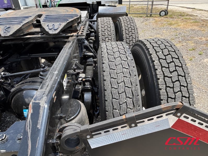 Passenger side rear frame and tire tread for this 2022 Kenworth T680 (Stock number: UNJ477962)