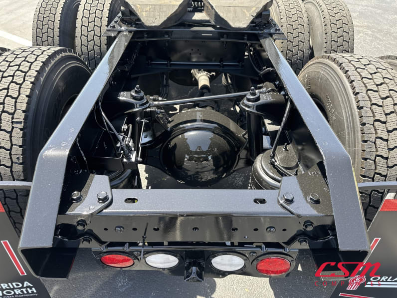 Center rear frame for this 2022 Kenworth T680 (Stock number: UNJ477966)