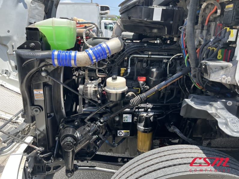 Drivers side engine for this 2022 Kenworth T680 (Stock number: UNJ477967)
