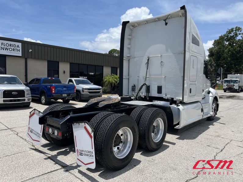 Exterior rear passenger side for this 2022 Kenworth T680 (Stock number: UNJ477967)