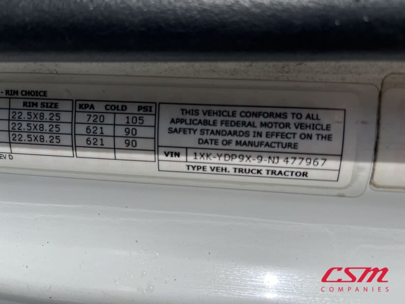 VIN tag for this 2022 Kenworth T680 (Stock number: UNJ477967)