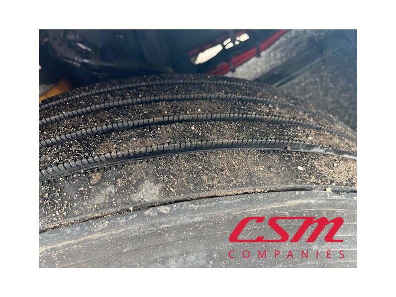 Driver side front tire tread for this 2022 Kenworth T680 (Stock number: UNJ479147)