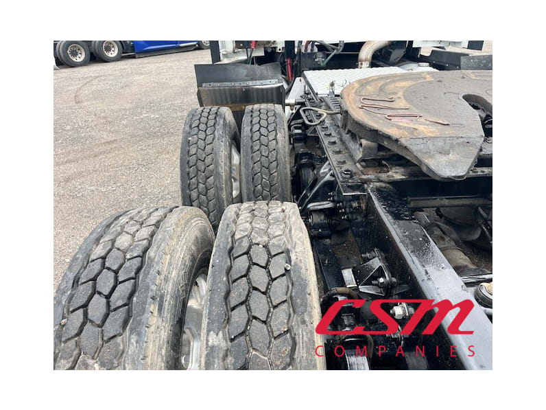 Driver side rear frame and tire tread for this 2022 Kenworth T680 (Stock number: UNJ479147)