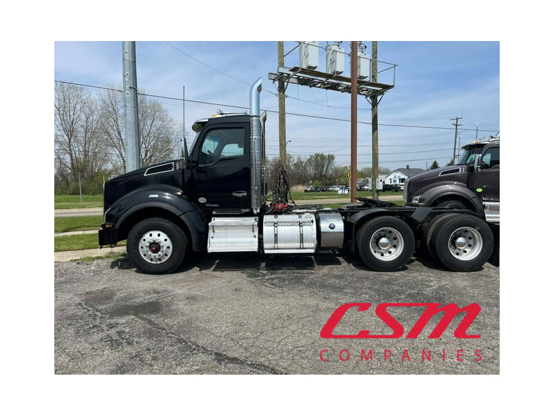 Exterior full driver side for this 2022 Kenworth T880 (Stock number: UNJ484143)Weeee