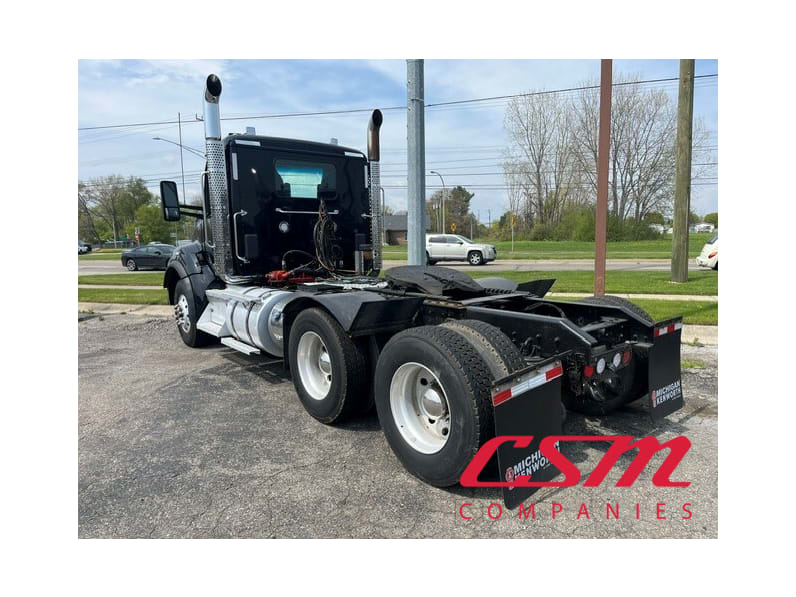 Exterior rear driver side for this 2022 Kenworth T880 (Stock number: UNJ484143)Weeee