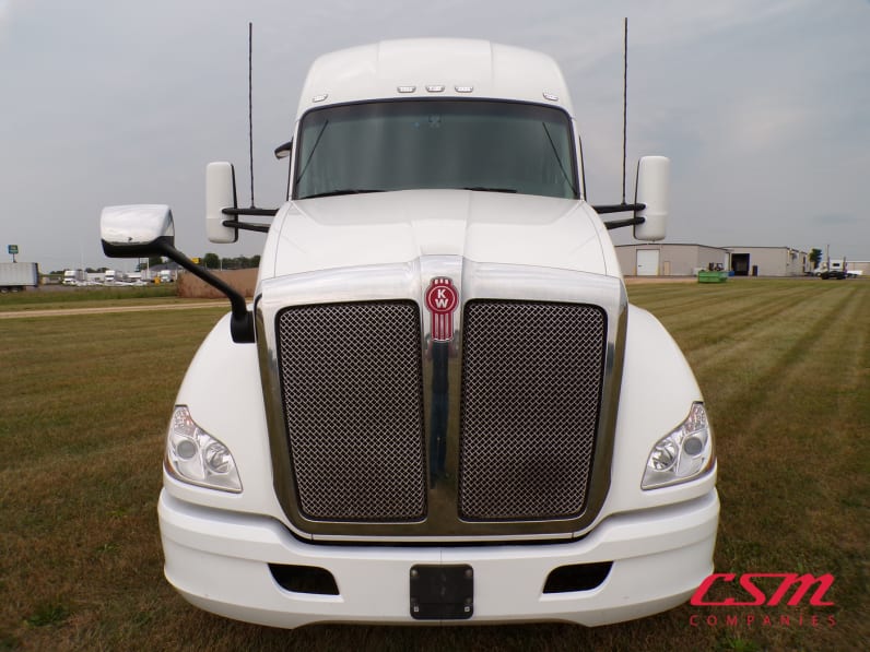 Exterior full front view for this 2022 Kenworth T680 (Stock number: UNJ487894)Weeee