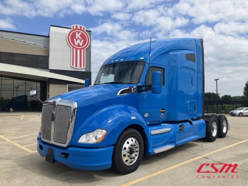 Exterior front drivers side for this 2022 Kenworth T680 (Stock number: UNJ487897)Weeee