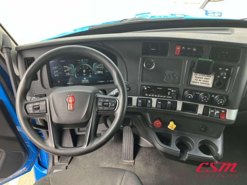 Interior dash for this 2022 Kenworth T680 (Stock number: UNJ487897)Weeee