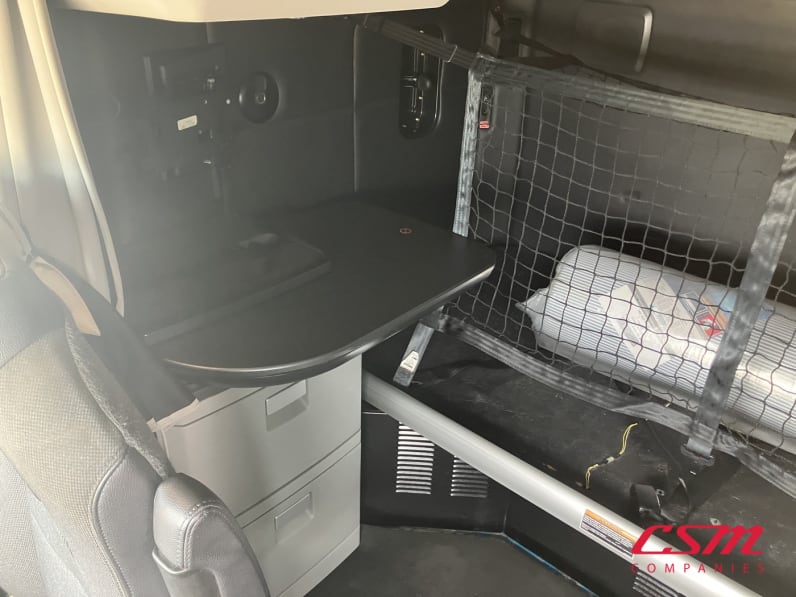 Interior passenger side sleeper for this 2022 Kenworth T680 (Stock number: UNJ487897)Weeee