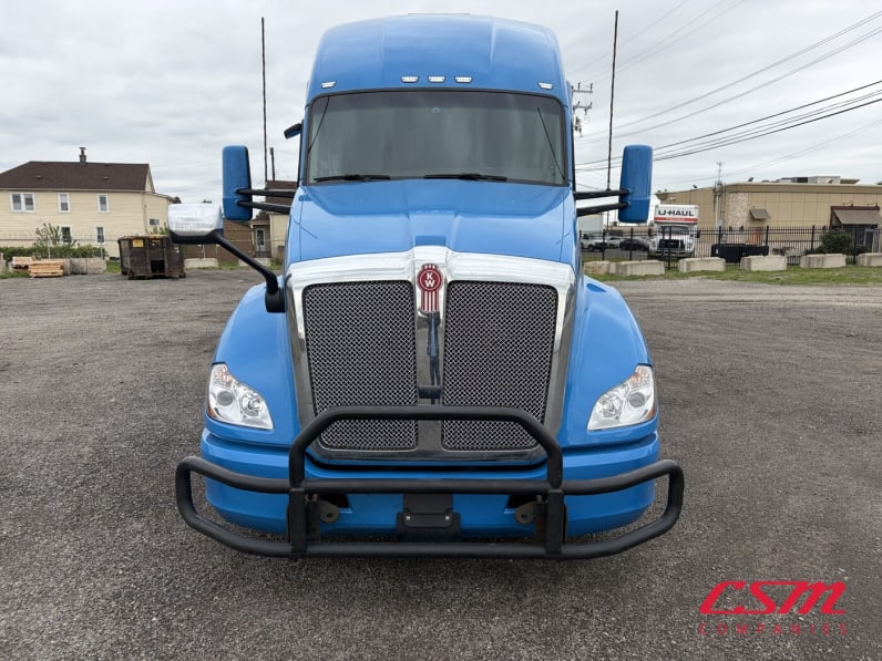 Exterior full front view for this 2022 Kenworth T680 (Stock number: UNJ487898)Weeee