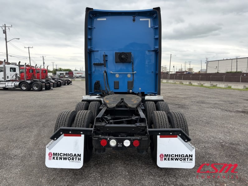 Exterior full rear view for this 2022 Kenworth T680 (Stock number: UNJ487898)Weeee