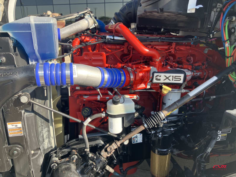 Drivers side engine for this 2022 Kenworth T680 (Stock number: UNJ487909)Weeee
