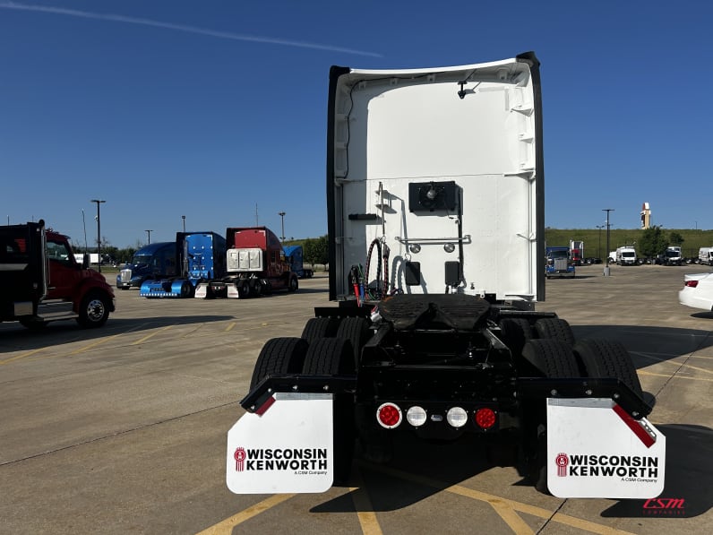 Exterior full rear view for this 2022 Kenworth T680 (Stock number: UNJ487909)Weeee