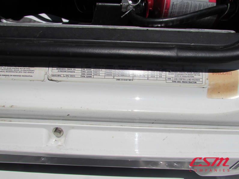 VIN tag for this 2022 Kenworth T680 (Stock number: UNJ492009)