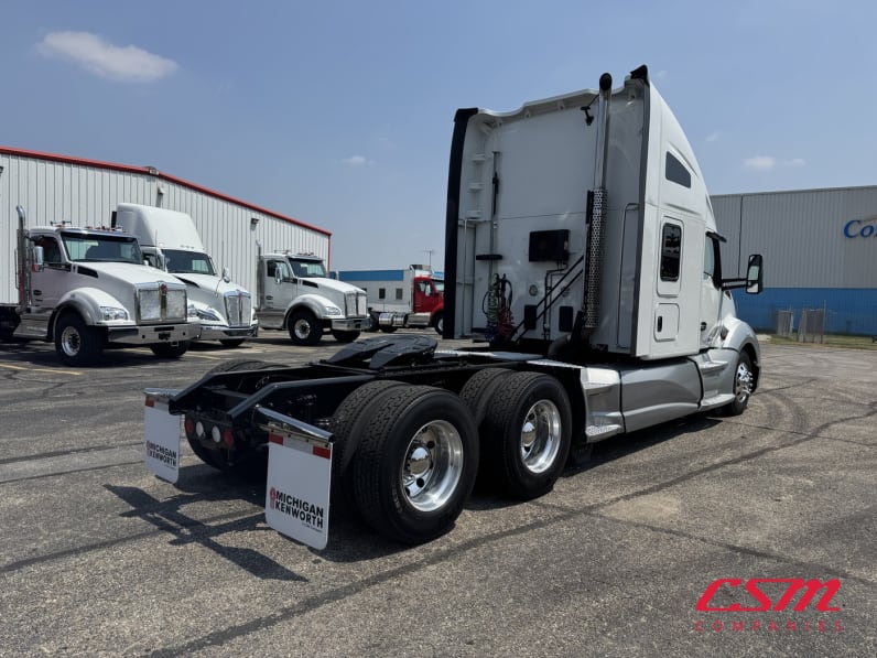 Exterior rear passenger side for this 2022 Kenworth T680 (Stock number: UNJ492676)