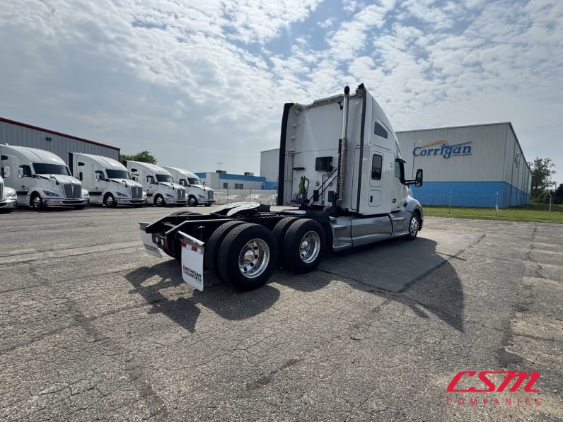 Exterior rear passenger side for this 2022 Kenworth T680 (Stock number: UNJ492678)