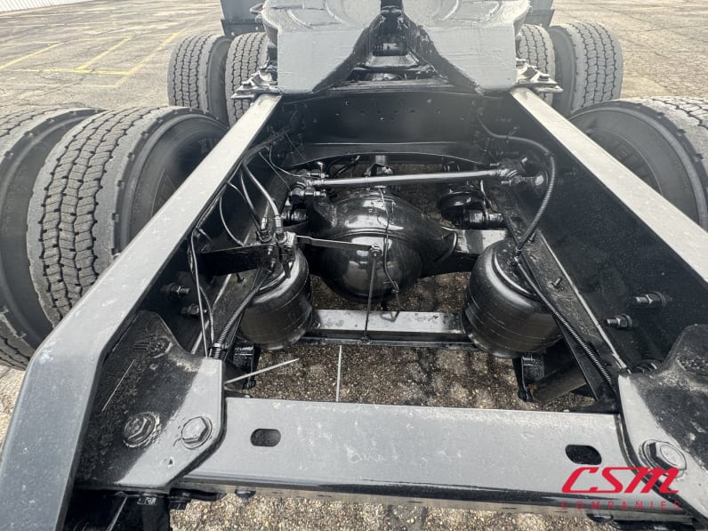Center rear frame for this 2022 Kenworth T680 (Stock number: UNJ492682)