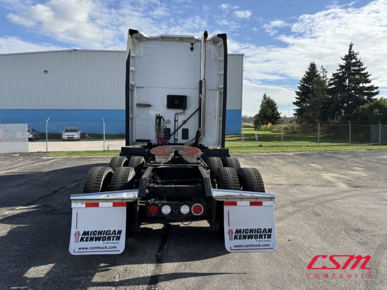 Exterior full rear view for this 2022 Kenworth T680 (Stock number: UNJ492689)