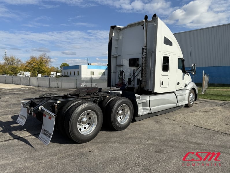 Exterior rear passenger side for this 2022 Kenworth T680 (Stock number: UNJ492689)