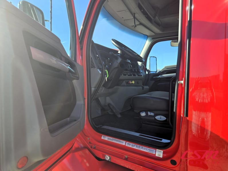 Drivers side door open for this 2022 Kenworth T680 (Stock number: UNJ494054)