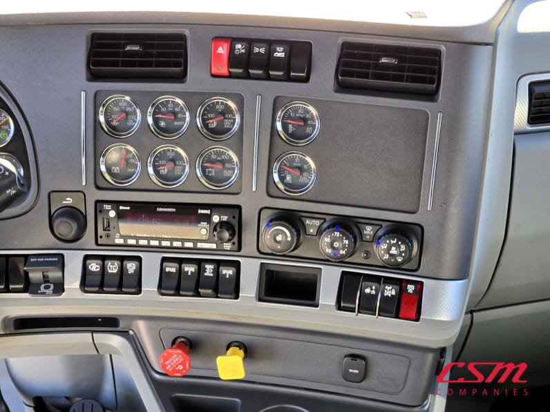 Interior radio and navigation system for this 2022 Kenworth T680 (Stock number: UNJ494054)