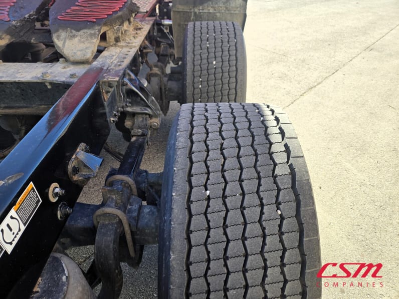 Passenger side rear frame and tire tread for this 2022 Kenworth T680 (Stock number: UNJ494054)