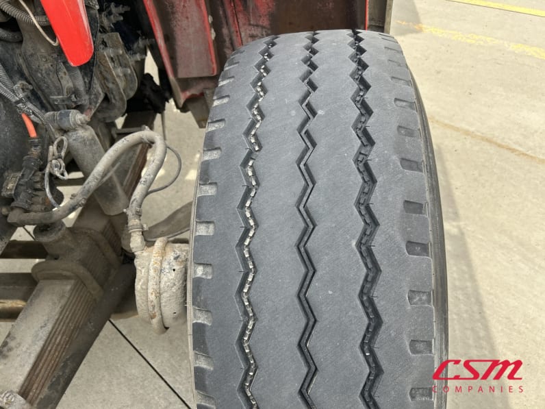 Driver side front tire tread for this 2022 International HX620 (Stock number: UNN233913)Weeee