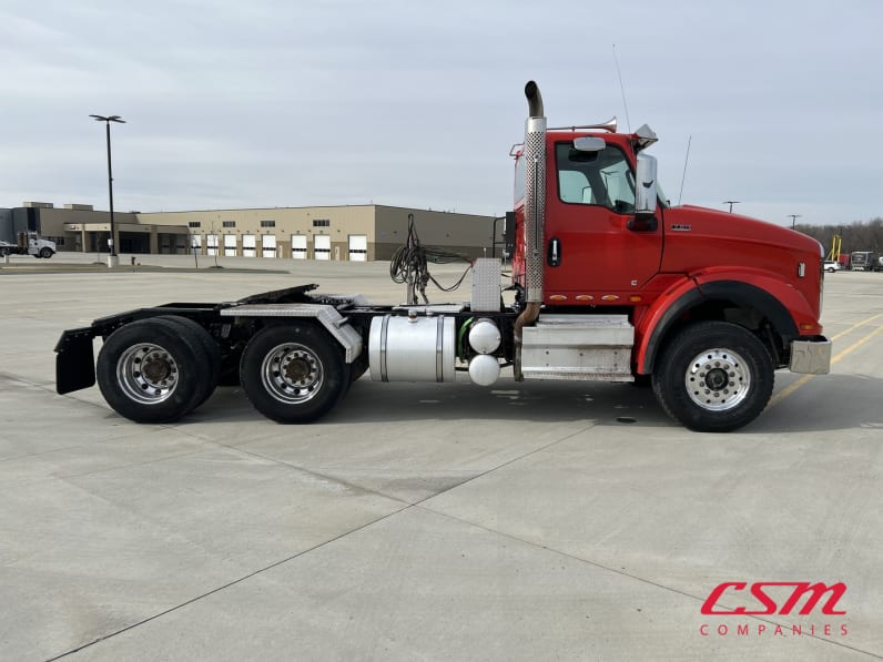 Exterior full passenger side for this 2022 International HX620 (Stock number: UNN233913)Weeee