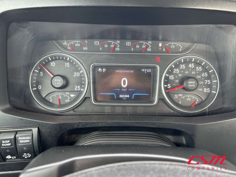 Interior dash for this 2022 International HX620 (Stock number: UNN233913)Weeee