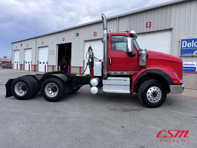 Exterior full passenger side for this 2022 International HX620 (Stock number: UNN546268)Weeee