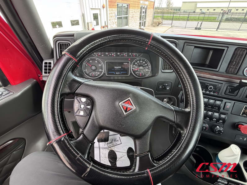 Interior dash for this 2022 International HX620 (Stock number: UNN546268)Weeee