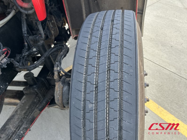 Driver side front tire tread for this 2022 International HX620 (Stock number: UNN546269)Weeee
