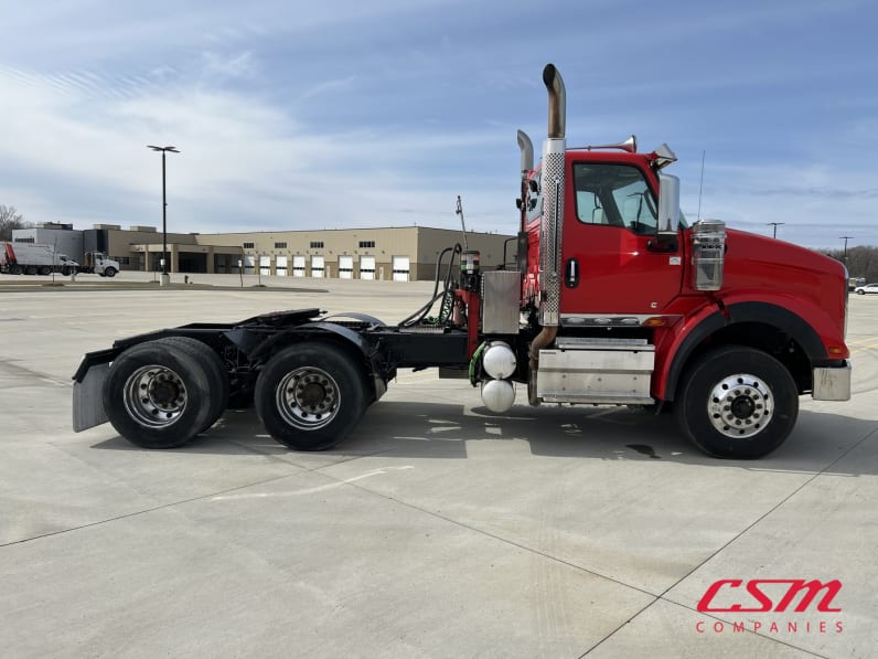 Exterior full passenger side for this 2022 International HX620 (Stock number: UNN546269)Weeee