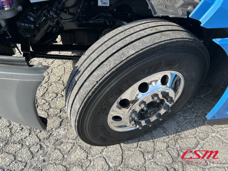 Passenger side front tire tread for this 2022 Freightliner Cascadia (Stock number: UNSMW7771A)Weeee