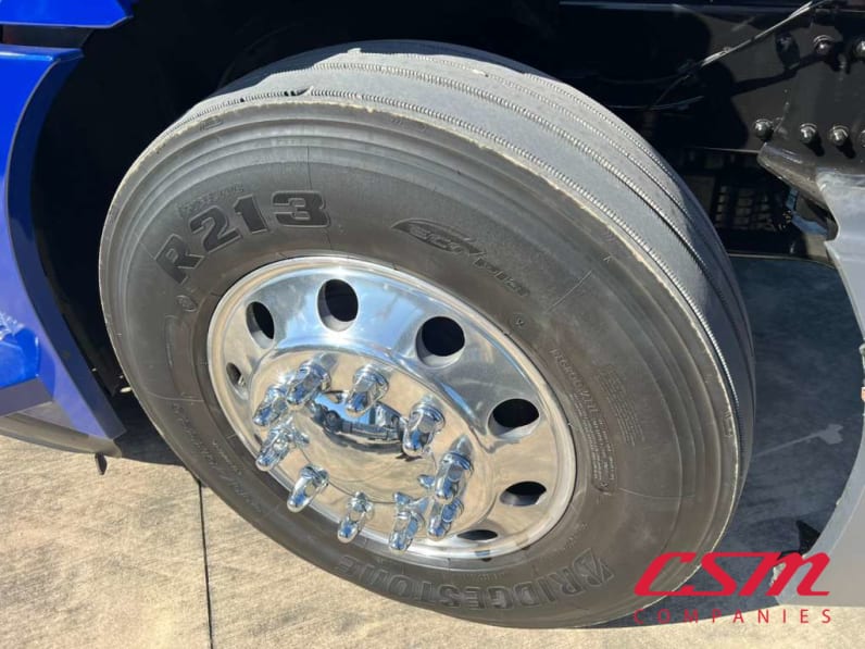 Driver side front tire tread for this 2022 Freightliner Cascadia (Stock number: UNSMW7880A)Weeee