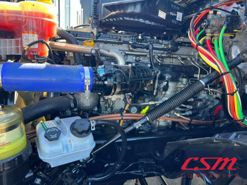 Drivers side engine for this 2022 Freightliner Cascadia (Stock number: UNSMW7880A)Weeee