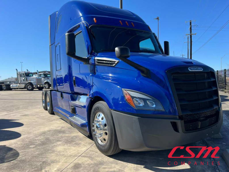 Exterior front passenger side for this 2022 Freightliner Cascadia (Stock number: UNSMW7880A)Weeee