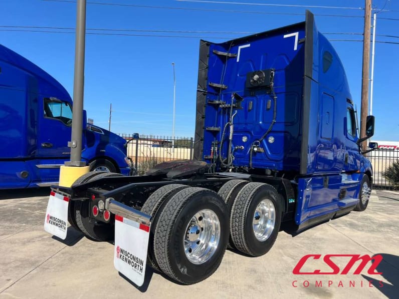 Exterior rear passenger side for this 2022 Freightliner Cascadia (Stock number: UNSMW7880A)Weeee