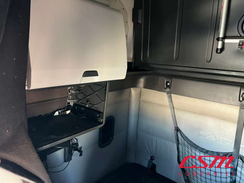 Interior passenger side sleeper for this 2022 Freightliner Cascadia (Stock number: UNSMW7880A)Weeee