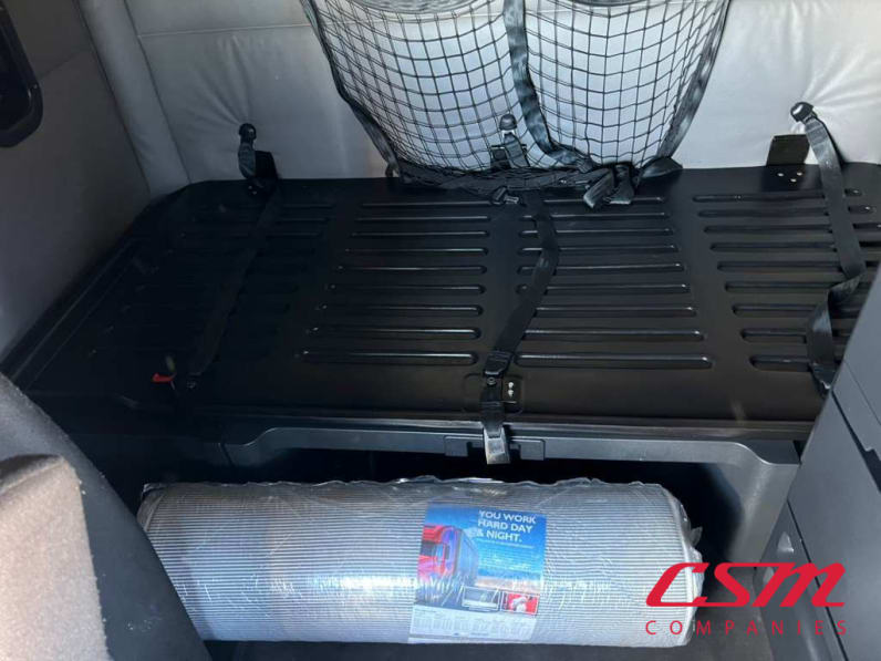 Interior wide sleeper view for this 2022 Freightliner Cascadia (Stock number: UNSMW7880A)Weeee