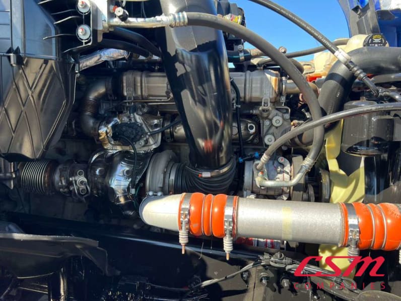 Passenger side engine for this 2022 Freightliner Cascadia (Stock number: UNSMW7880A)Weeee