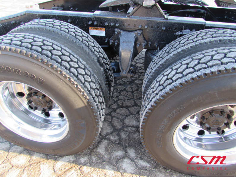 Driver side rear frame and tire tread for this 2022 Freightliner Cascadia (Stock number: UNSMW7939A)Weeee
