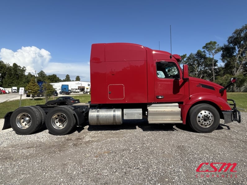 Exterior full passenger side for this 2023 Peterbilt 579 (Stock number: UPD806287)Weeee