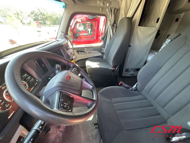 Interior seats for this 2023 Peterbilt 579 (Stock number: UPD806287)Weeee