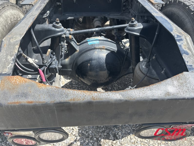 Center rear frame for this 2023 Peterbilt 579 (Stock number: UPD806289)Weeee