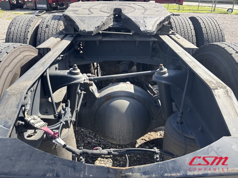 Center rear frame for this 2023 Peterbilt 579 (Stock number: UPD806297)Weeee
